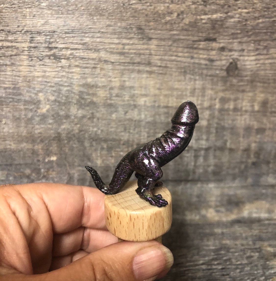 Color Shift DICKASAURUS Funny Wine Stopper Iridescent Oil Slick Novelty Bottle Cork Wine Stopper Gag Gift Wine Lover Christmas Birthday Gift