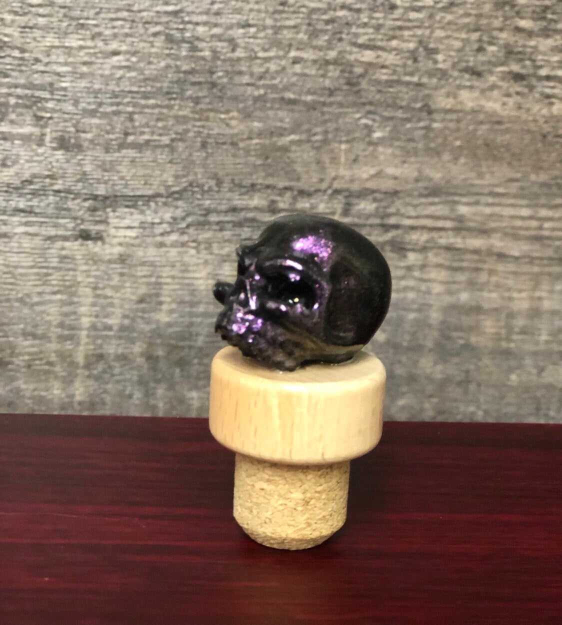 Iridescent SKULL Wine Stopper Color Shift BURGUNDY Oil Slick Funny Novelty Bottle Cork Wine Stopper Birthday Gag Gift Christmas Wine Lover