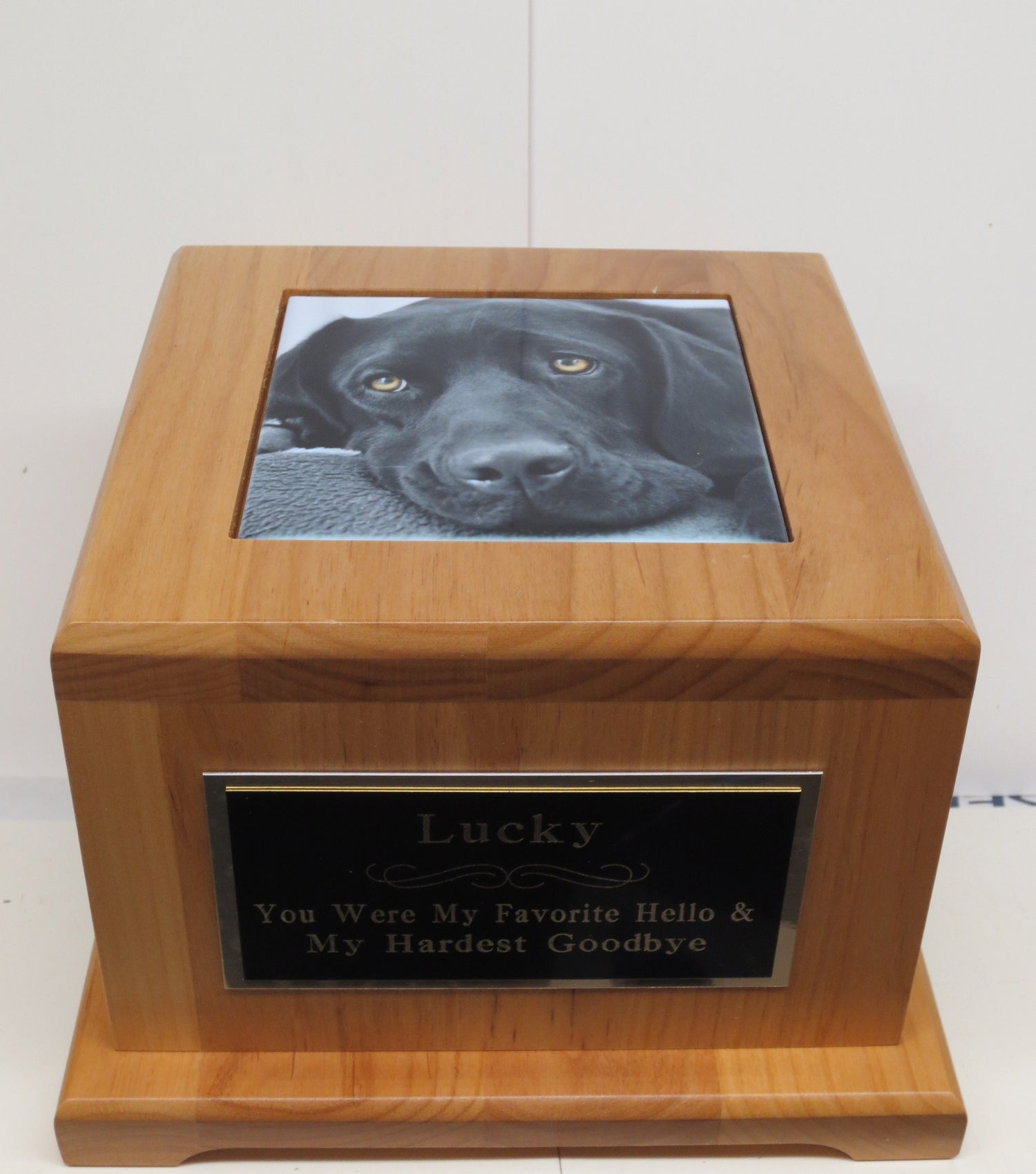 Custom Memorial Dog Urn Pet Urn Keepsake Cremation Urn Custom Photo Tile & Personalized Black Tag Beautiful Red Alder Large Dog Up To 100lb