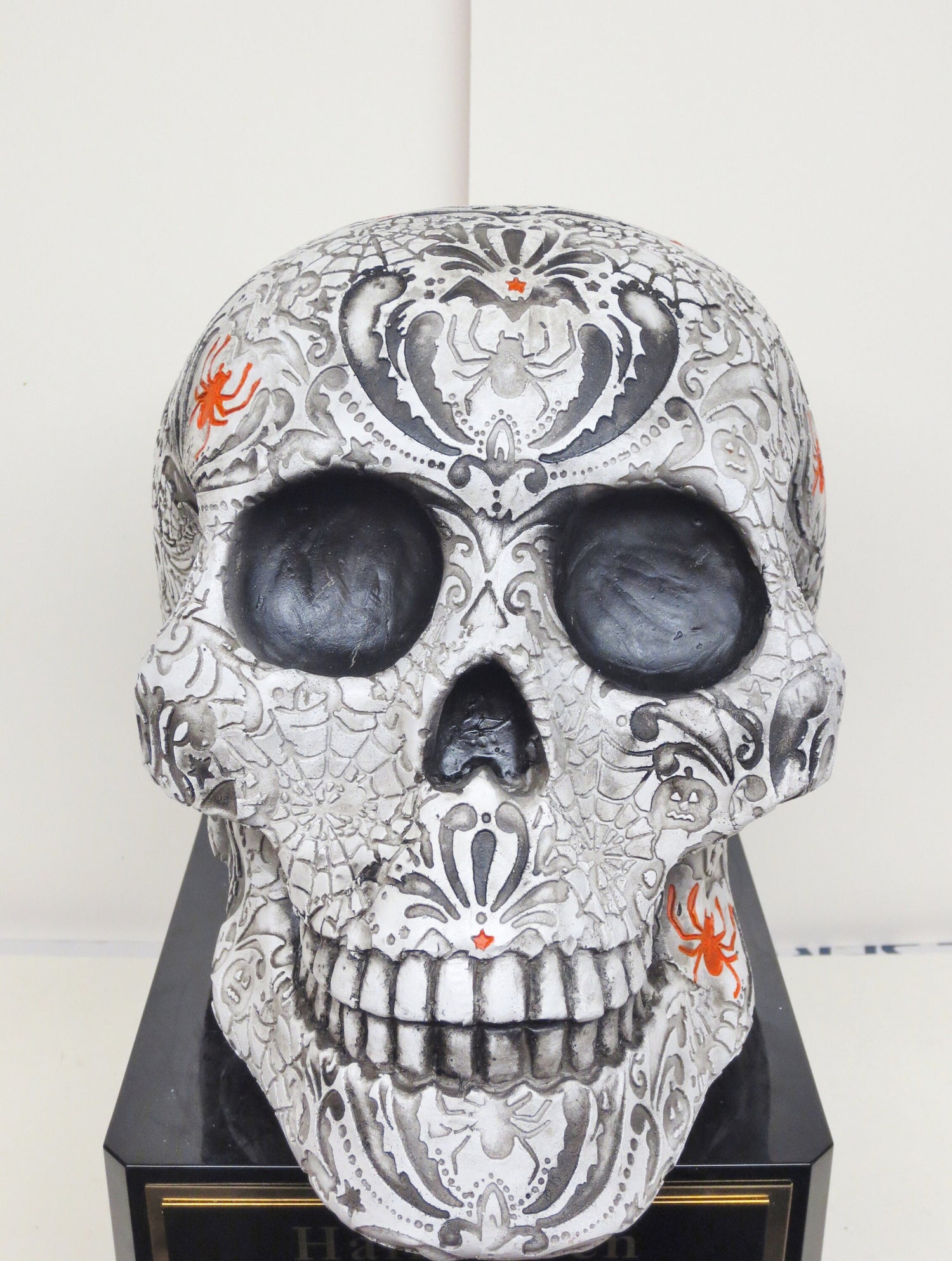 Halloween Trophy Skull w/ Embossed Design Scariest Costume Contest Best Costume Dia De Los Muertos Dead Pool Trophy Skeleton Halloween Decor