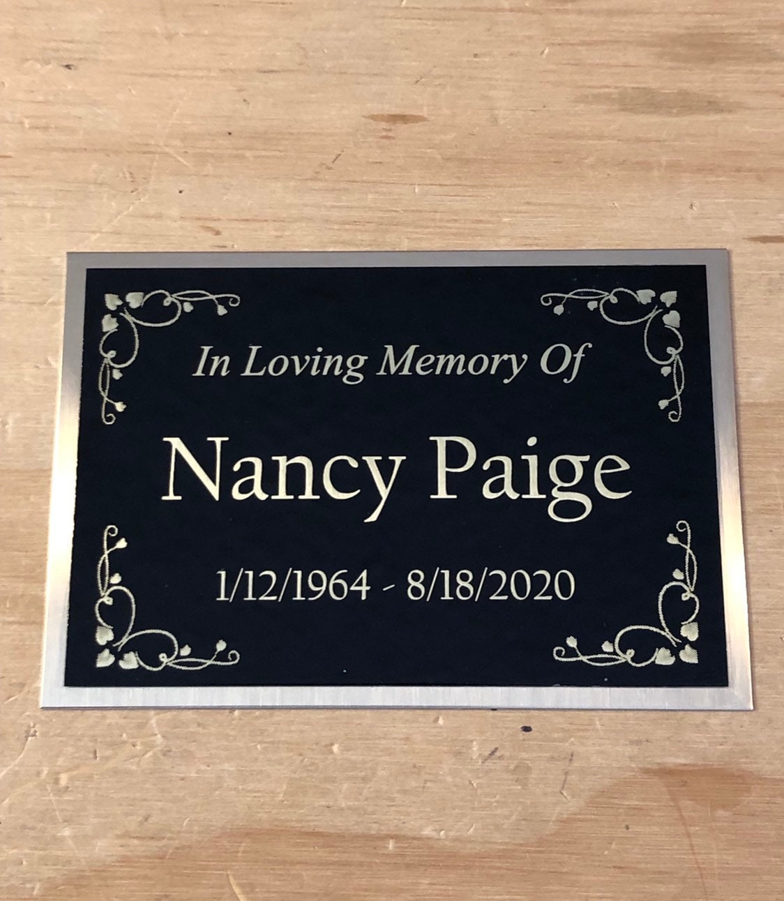 Custom Engraved Name Plate Cremation Urn HEART BOARDER Memorial Urn Tag Plaque In Loving Memory of Black/Gold Back Engraved Urn Name Plate