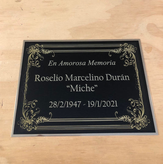 XL Cremation Urn Name Plate 8 x 6" En Amorosa Memoria Custom Engraved Spanish Memorial Urn Tag Plaque Black/Gold Backing Engraved Name Plate