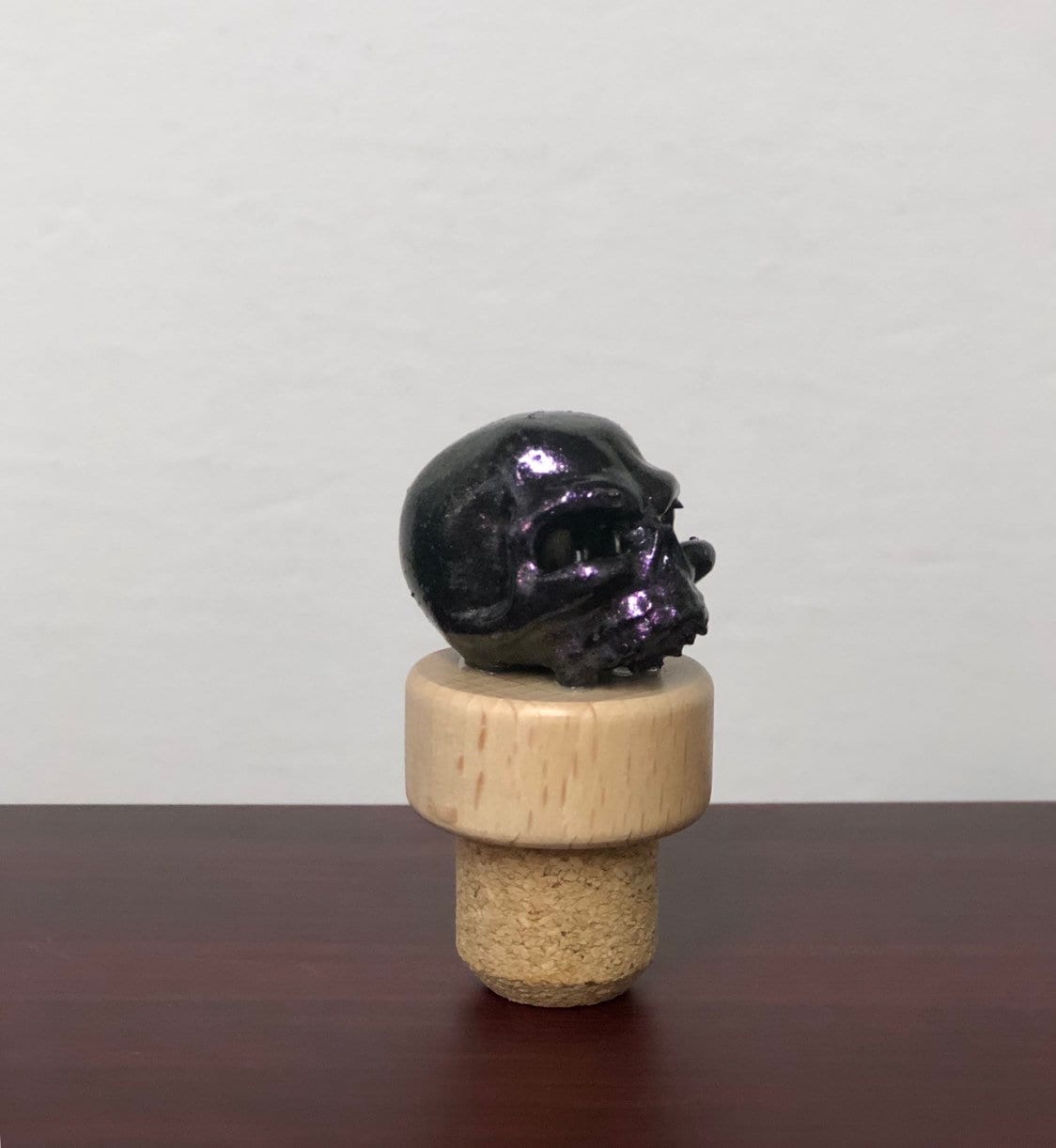 Wine Stopper SKULL Iridescent Color Shift BURGUNDY Oil Slick Funny Novelty Bottle Cork Wine Stopper Birthday Gag Gift Christmas Wine Lover