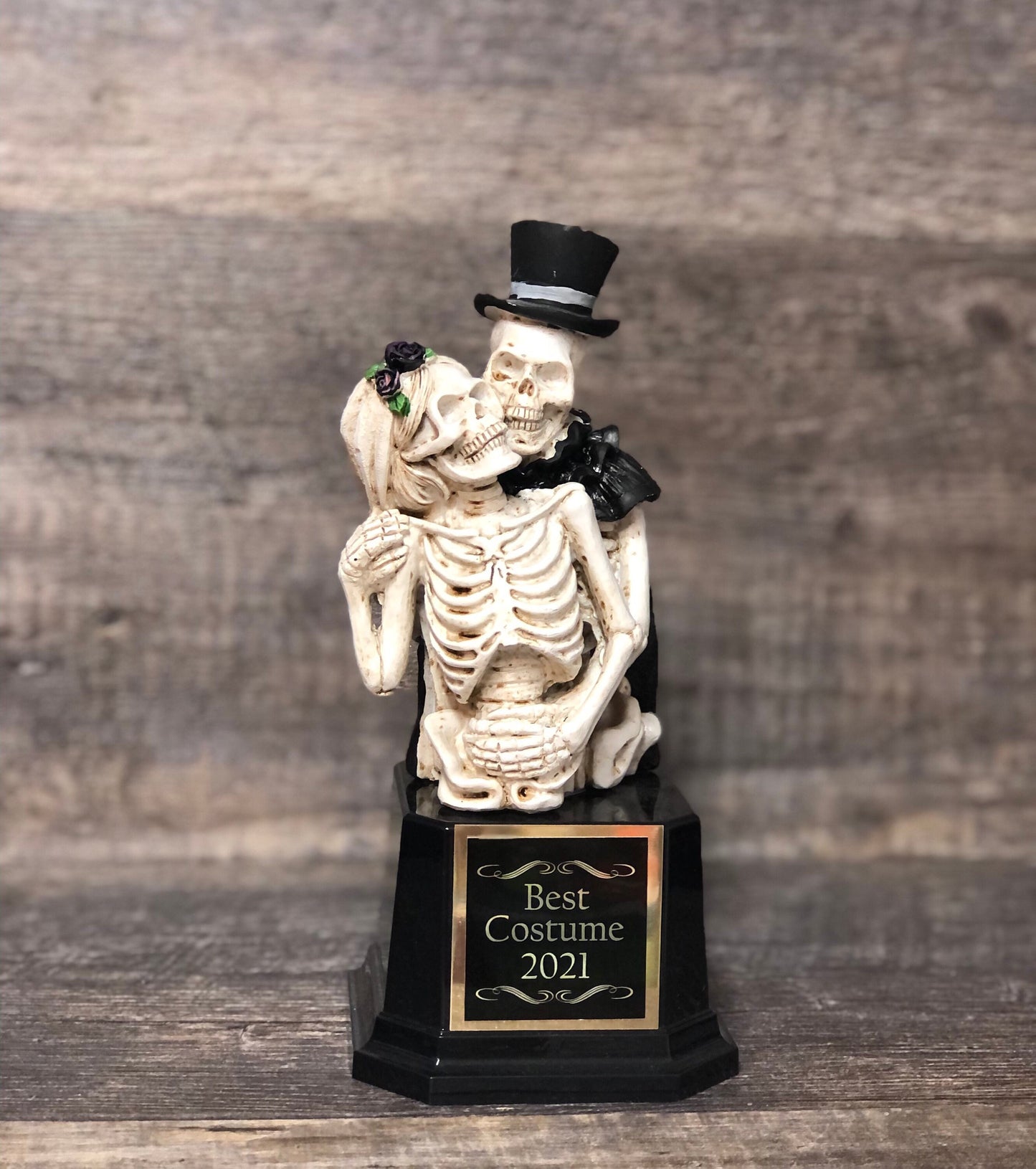 Halloween Trophy Couple Costume Contest Winner Skeleton Kissing Couple Dia De Los Muertos Winner Couples Trophies Halloween Decor Skull