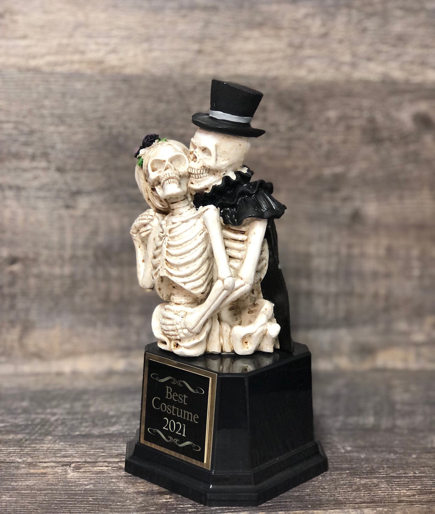Halloween Trophy Couple Costume Contest Winner Skeleton Kissing Couple Dia De Los Muertos Winner Couples Trophies Halloween Decor Skull